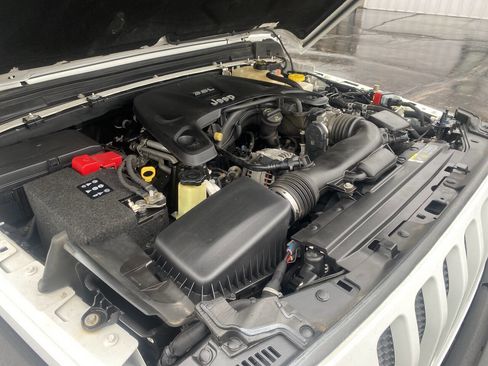 Used 2018 Jeep Wrangler Unlimited Sport S image 31