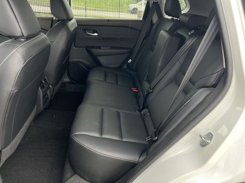Used 2023 Nissan Rogue SL w/ SL Premium Package FWD image 11