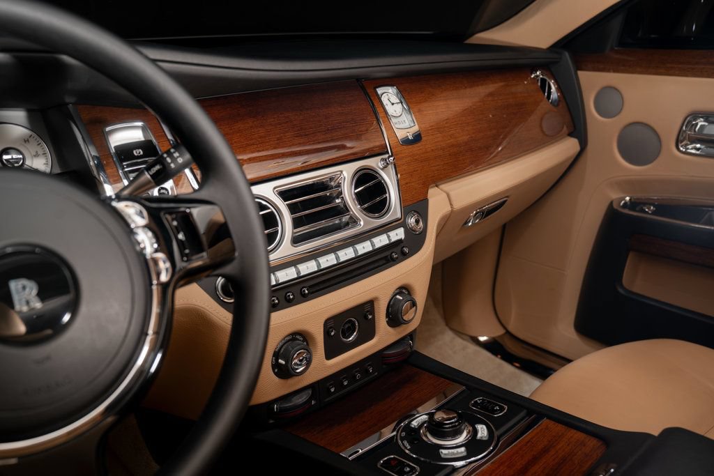 Used 2010 Rolls-Royce Ghost RWD image 12