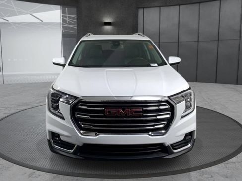 Used 2024 GMC Terrain SLT FWD image 2