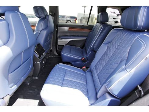 New 2026 Cadillac Vistiq Premium Luxury image 7