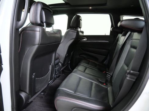 Used 2018 Jeep Grand Cherokee Trailhawk w/ Trailhawk Luxury Group AWD/4WD image 15