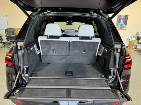 Used 2023 BMW X7 xDrive40i w/ Premium Package image 32