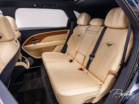 Used 2023 Bentley Bentayga Extended Wheelbase AWD/4WD image 42