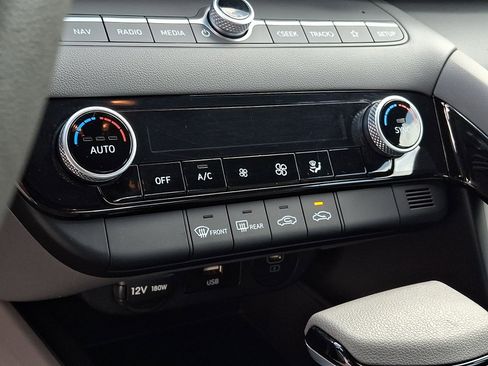Certified 2024 Hyundai Elantra Blue FWD image 14