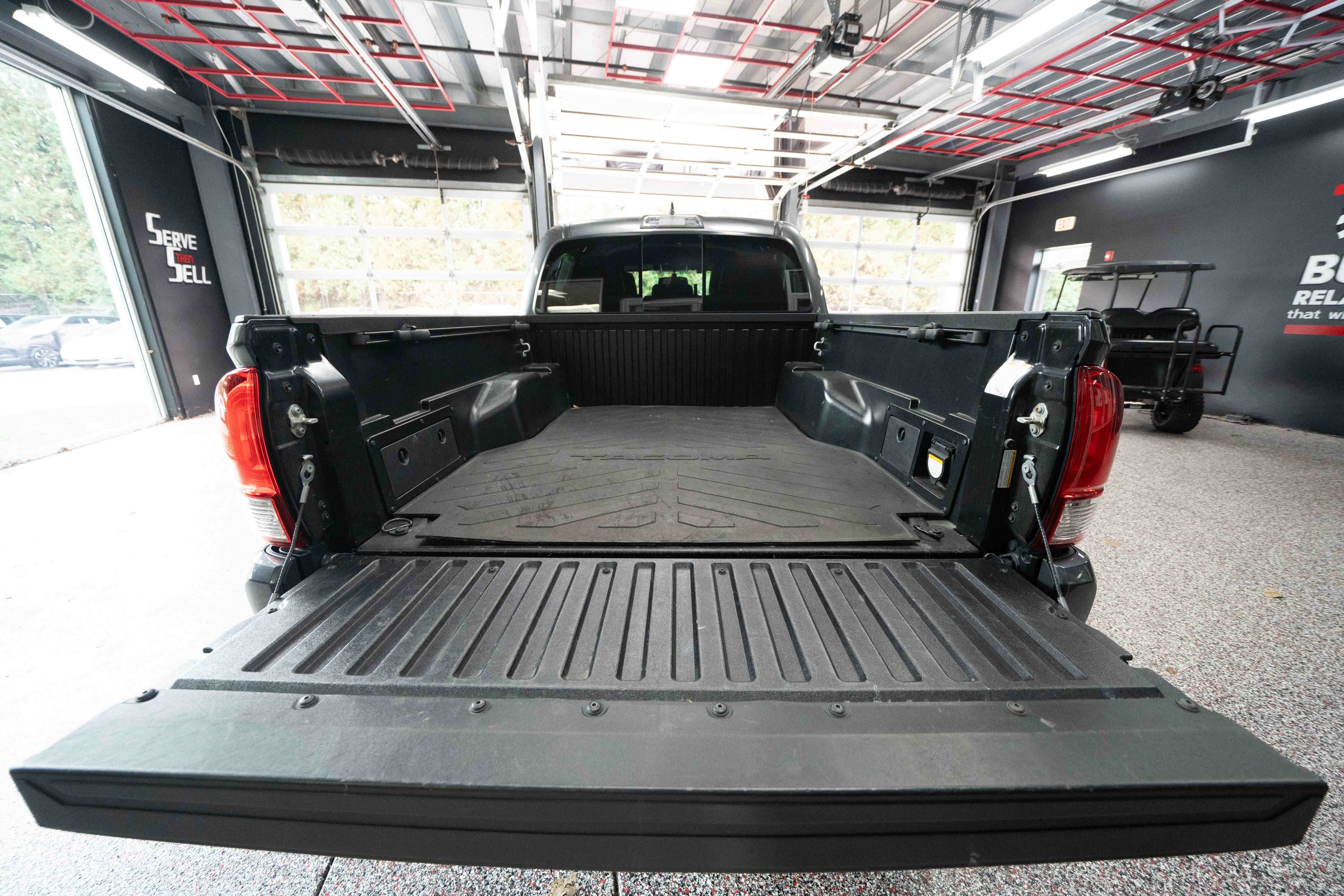 Used 2017 Toyota Tacoma TRD Sport w/ Tow Package (A/T) AWD/4WD image 27
