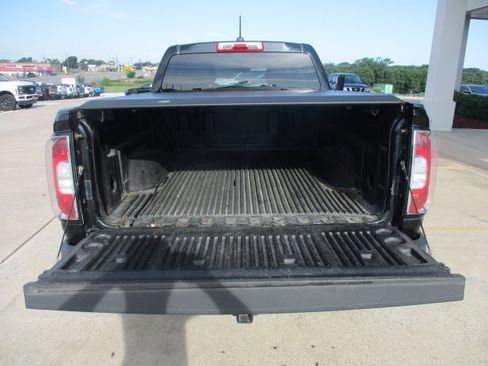 Used 2015 GMC Canyon SLE AWD/4WD image 9