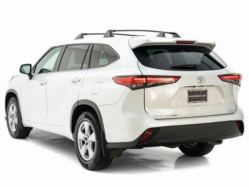 Used 2022 Toyota Highlander L image 3