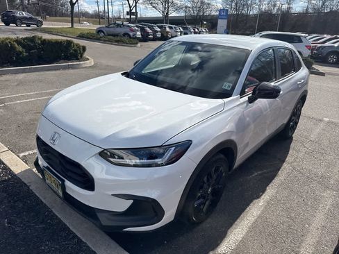 Used 2023 Honda HR-V Sport image 2