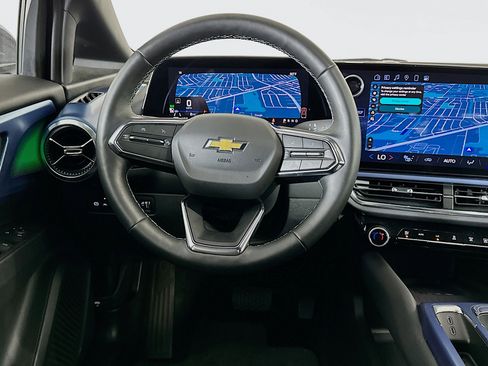 Used 2025 Chevrolet Equinox EV LT w/ Convenience Package image 18