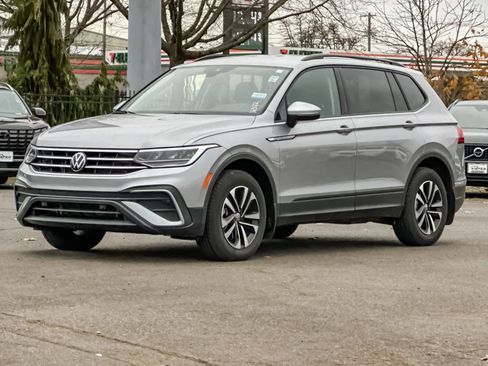 Used 2024 Volkswagen Tiguan S image 8