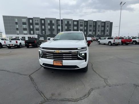 Used 2025 Chevrolet Suburban LT w/ Comfort Package image 3