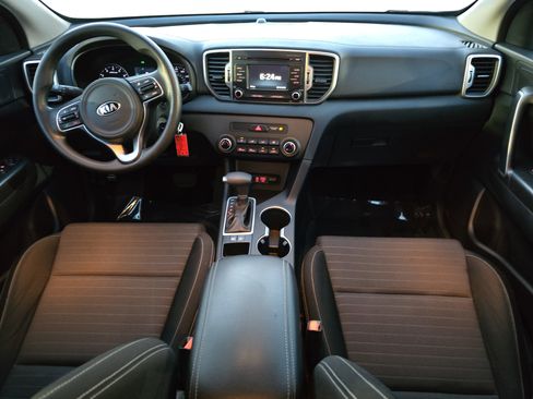 Used 2018 Kia Sportage LX image 9