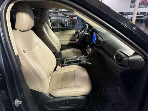 Used 2022 Ford Explorer Limited w/ Equipment Group 301A RWD image 25