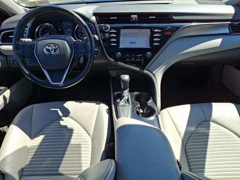 Used 2019 Toyota Camry SE w/ Convenience Package FWD image 16