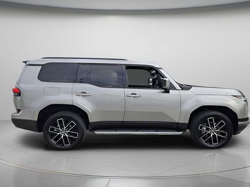 Used 2024 Lexus GX 550 w/ Accessory Package (Z1) image 8