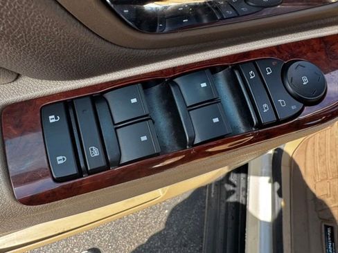 Used 2012 Chevrolet Avalanche LTZ AWD/4WD image 18