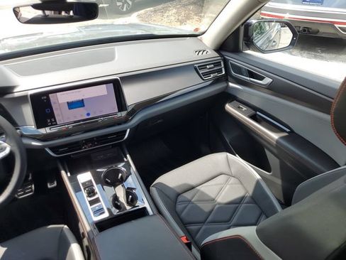 Certified 2025 Volkswagen Atlas Peak Edition SE AWD/4WD image 9
