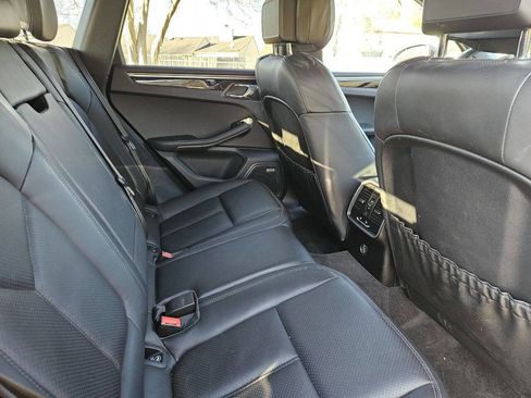 Used 2018 Porsche Macan image 15