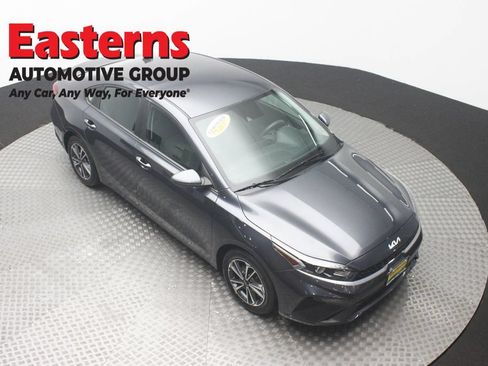 Used 2024 Kia Forte LXS FWD image 3