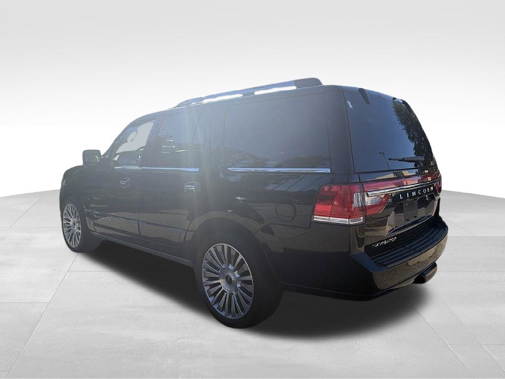 Used 2017 Lincoln Navigator Reserve AWD/4WD image 6