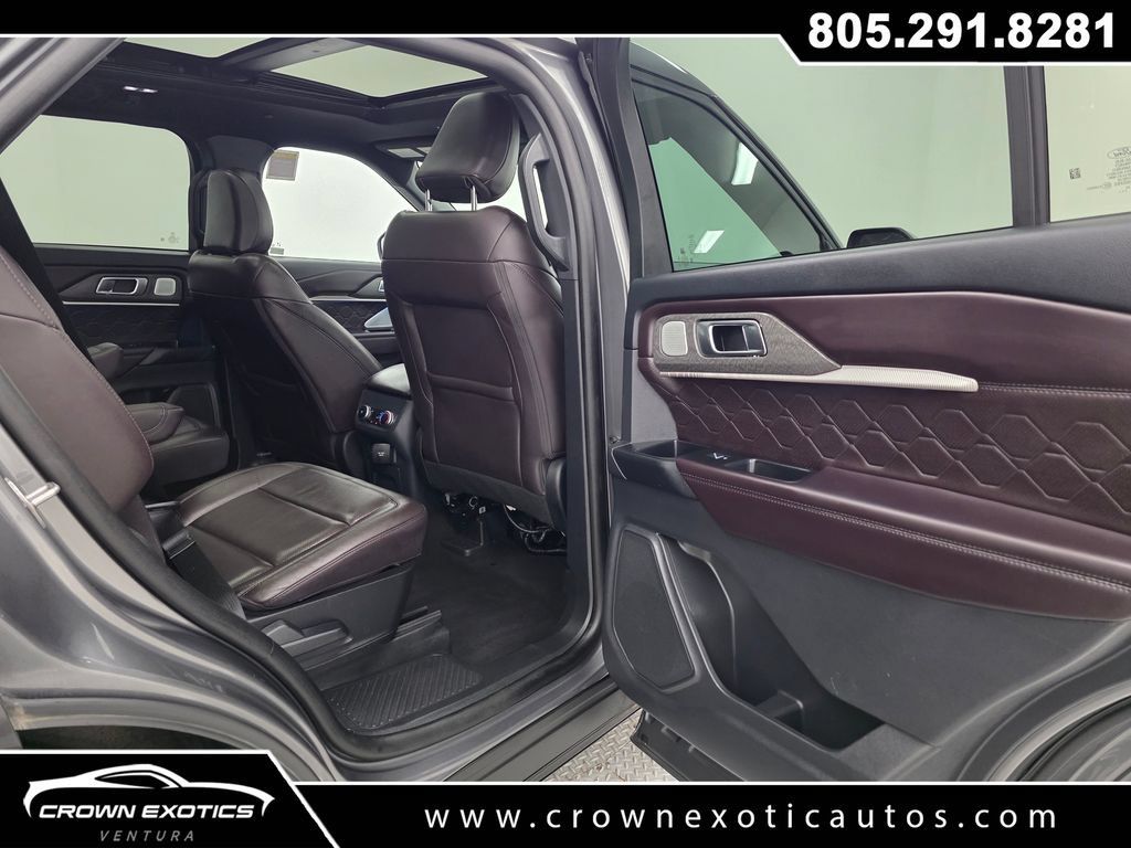 Used 2025 Ford Explorer Platinum w/ LUX Leather Package AWD/4WD image 18