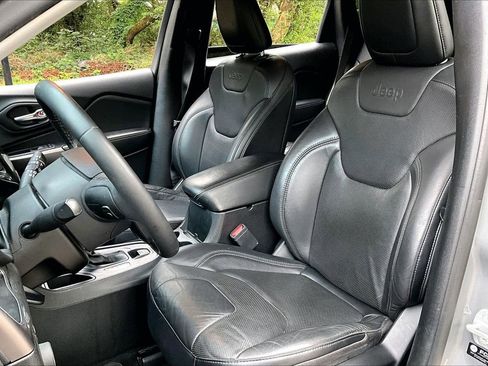 Used 2021 Jeep Cherokee Latitude Lux w/ Comfort/Convenience Group FWD image 18