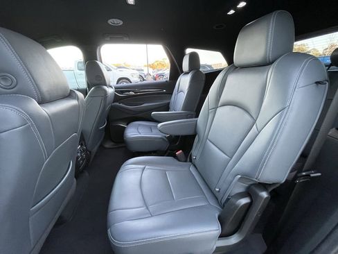 Used 2022 Buick Enclave Premium image 26