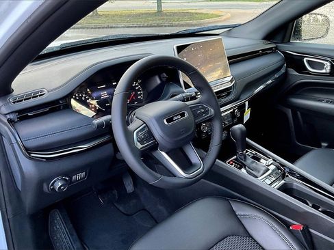 New 2026 Jeep Compass Latitude image 6