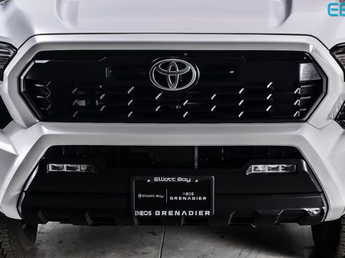 Used 2024 Toyota Tacoma TRD Off-Road AWD/4WD image 9