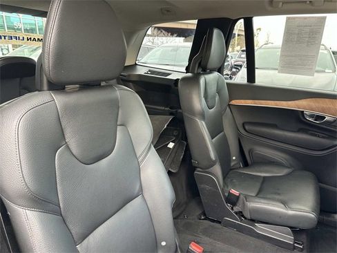 Used 2022 Volvo XC90 T6 Momentum image 15