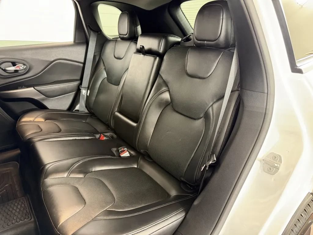 Used 2021 Jeep Cherokee Limited AWD/4WD image 31