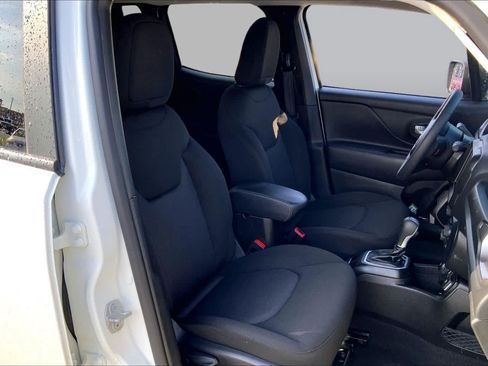 Used 2023 Jeep Renegade Latitude AWD/4WD image 9