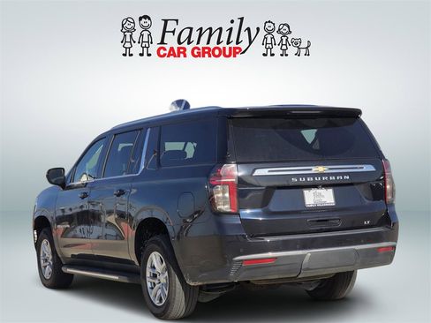 Used 2024 Chevrolet Suburban LT image 3