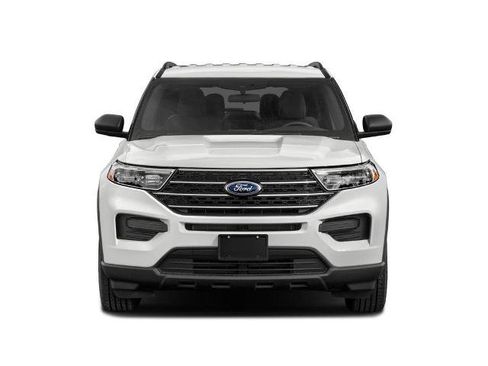 Certified 2021 Ford Explorer XLT w/ Equipment Group 202A image 4