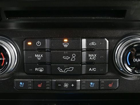 Used 2018 Ford F150 Lariat w/ Equipment Group 502A Luxury image 8