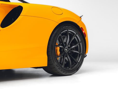 Used 2023 McLaren Artura RWD image 14