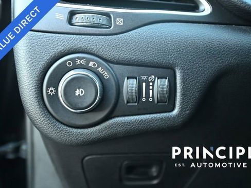 Used 2020 Jeep Cherokee Trailhawk image 20