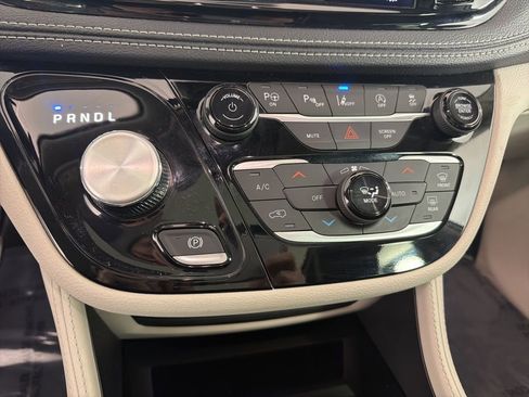 Used 2023 Chrysler Pacifica Limited w/ Trailer Tow Group image 29