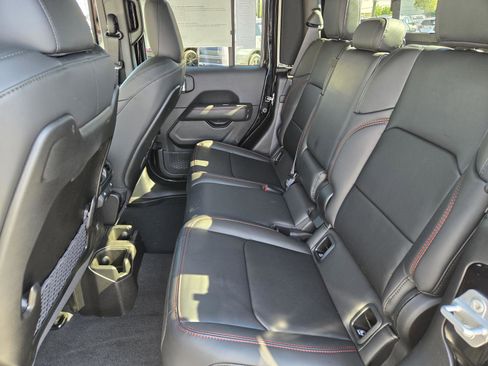 New 2025 Jeep Gladiator Rubicon image 29