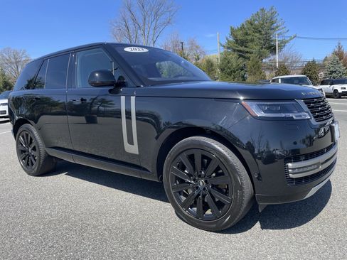 Used 2023 Land Rover Range Rover SE image 3