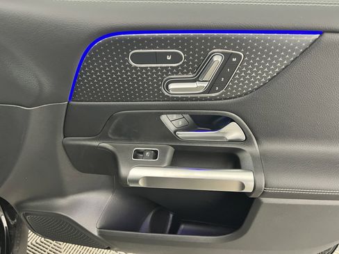 New 2025 Mercedes-Benz GLB 250 image 25