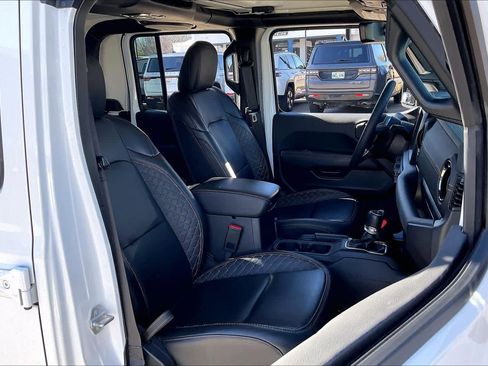 Certified 2023 Jeep Gladiator Overland image 16