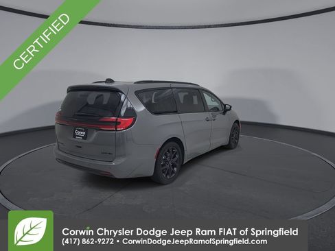Certified 2025 Chrysler Pacifica Limited FWD image 14