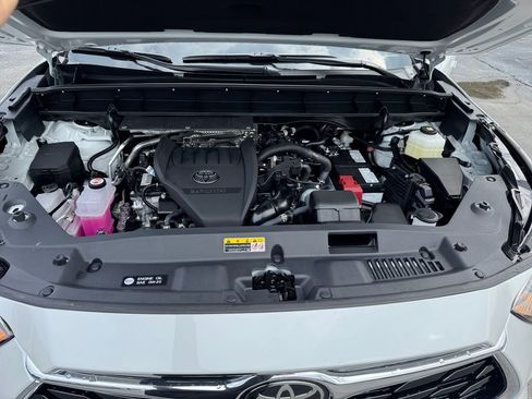 New 2025 Toyota Highlander Limited image 23