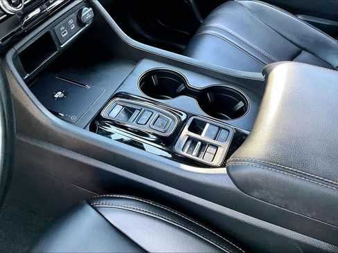 Used 2025 Honda Pilot TrailSport image 15