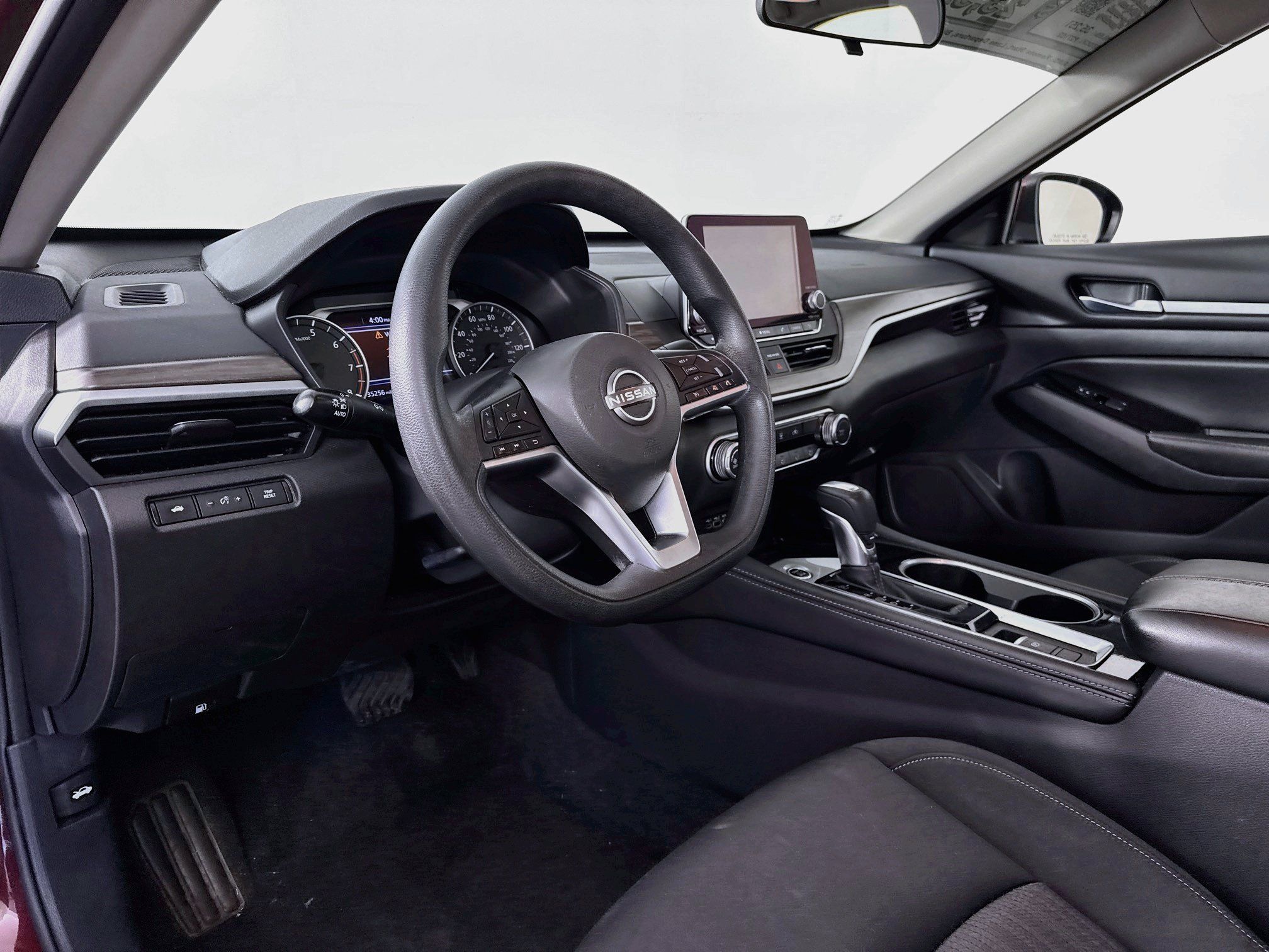 Used 2023 Nissan Altima 2.5 SV AWD/4WD image 9