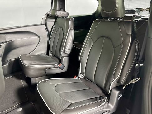 New 2026 Chrysler Pacifica Limited image 20