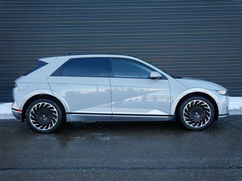 Used 2024 Hyundai Ioniq 5 Limited image 24