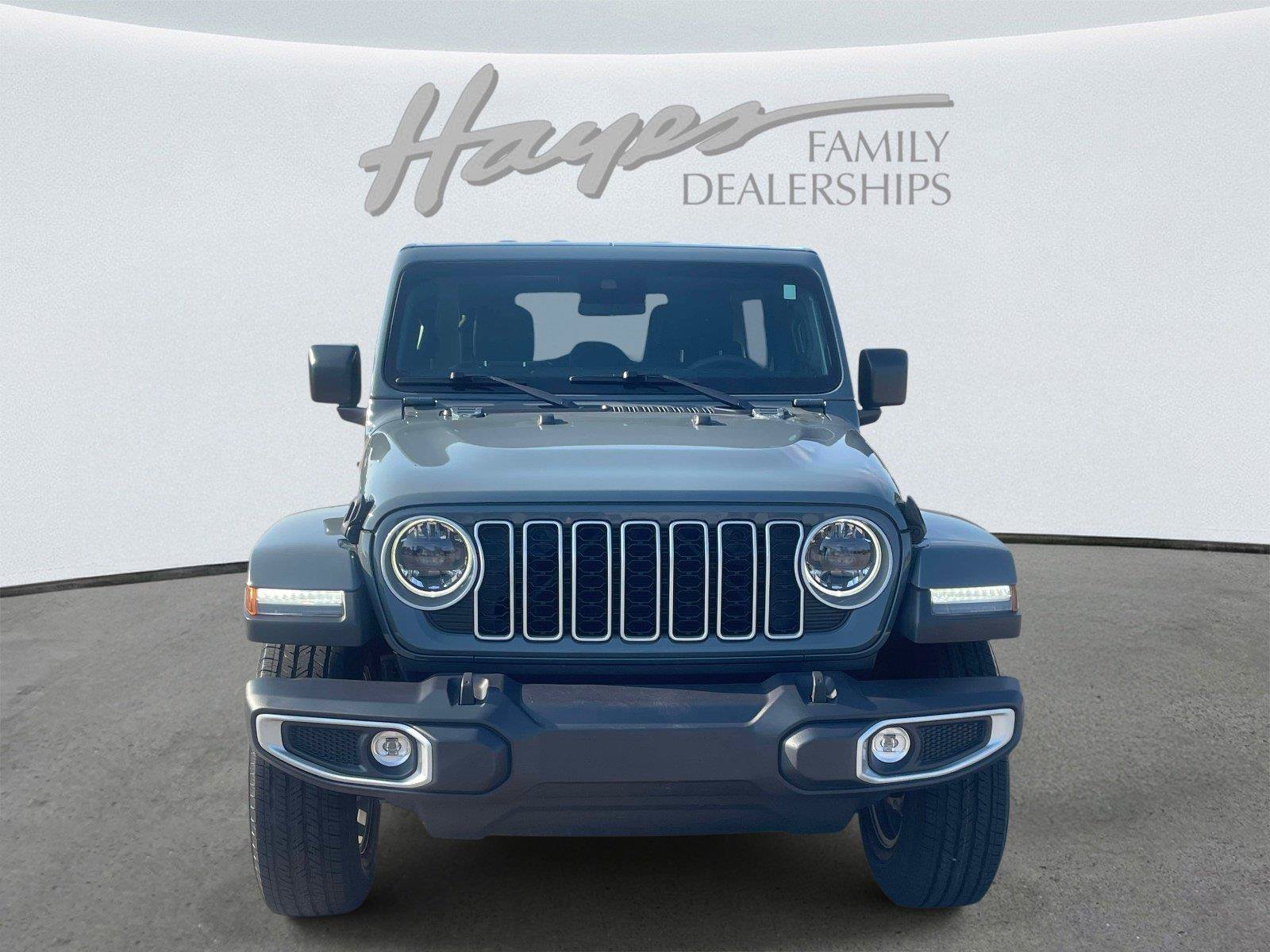 Used 2024 Jeep Wrangler Unlimited Sahara AWD/4WD image 8
